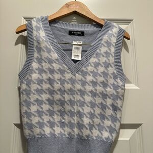 Light Blue & White Houndstooth V-Neck Sweater Vest